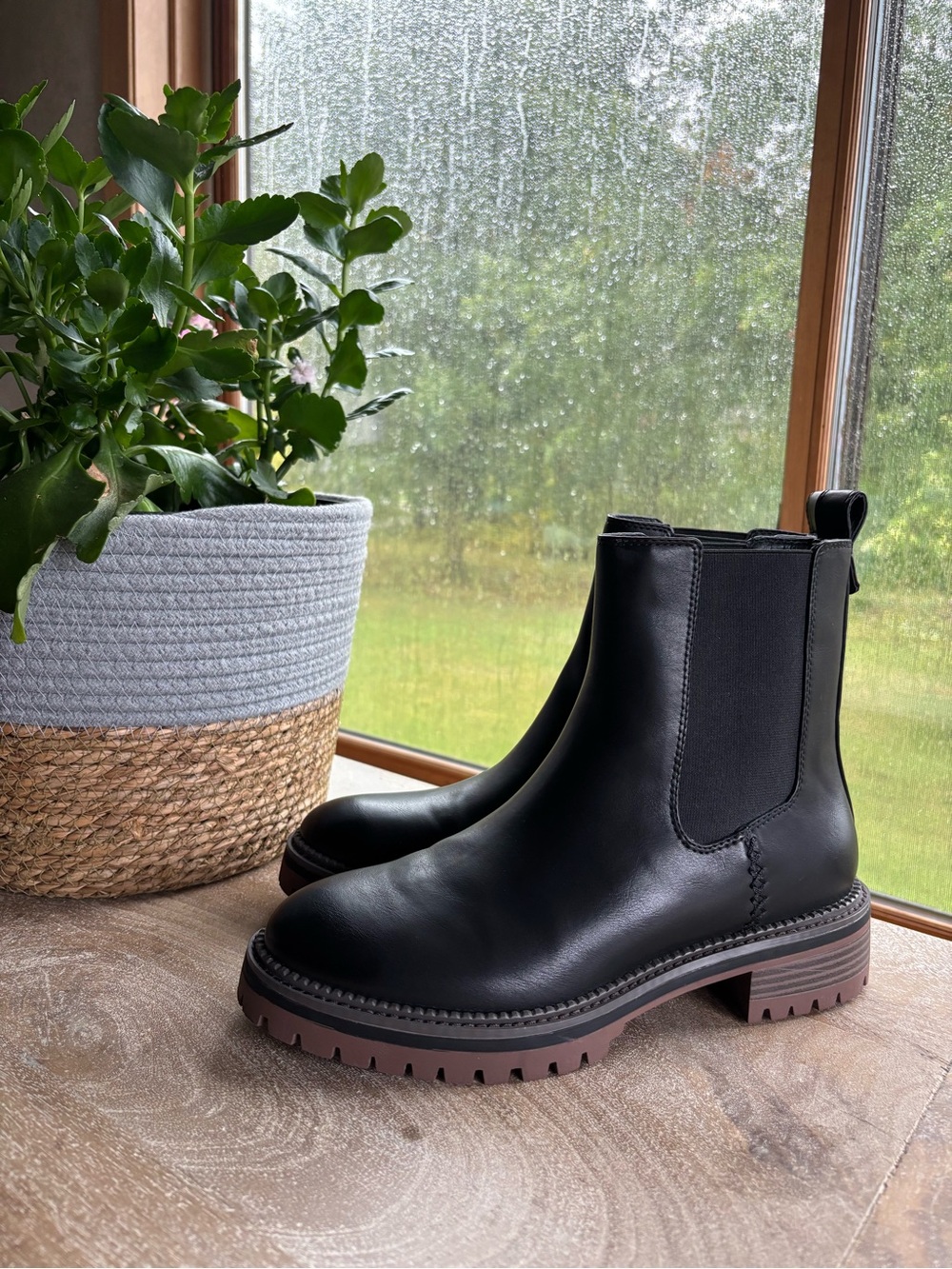 Crown Vintage Black Chelsea Leather Ankle Boots